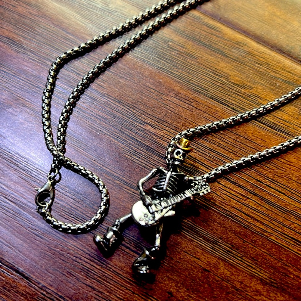 - #271 - New - pendant/Necklace Guitar Skeleton